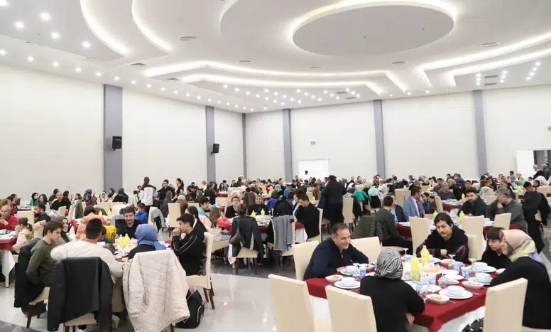 ASÜ’de akademik ve idari personel iftar programında bir araya geldi