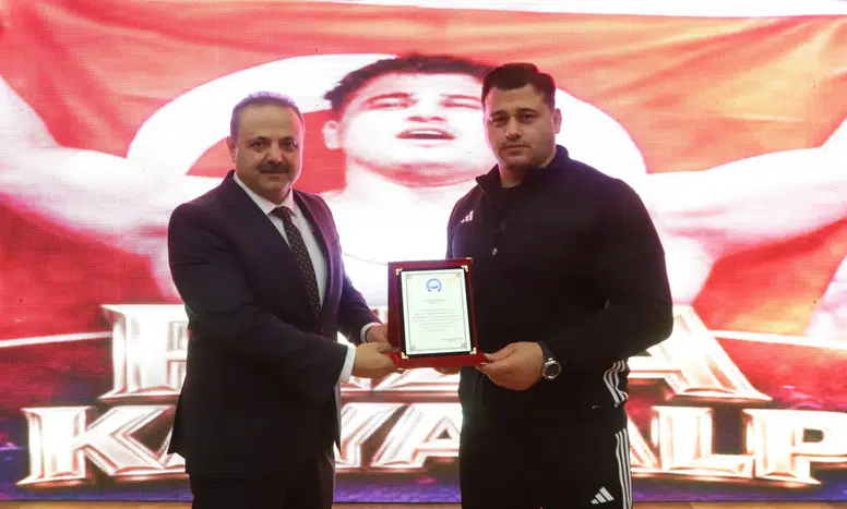 ASÜ mezunu milli güreşçi Rıza Kayaalp öğrencilerle buluştu