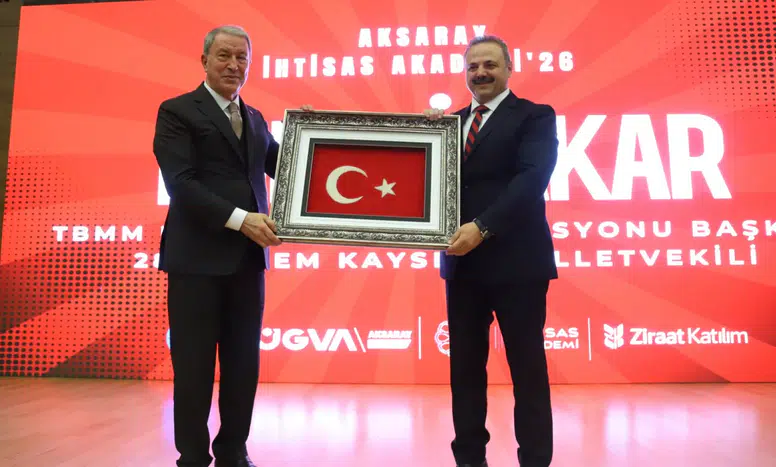 ASÜ’de konuşan Akar: Türkiye savunma sanayinde önemli bir noktaya ulaştı